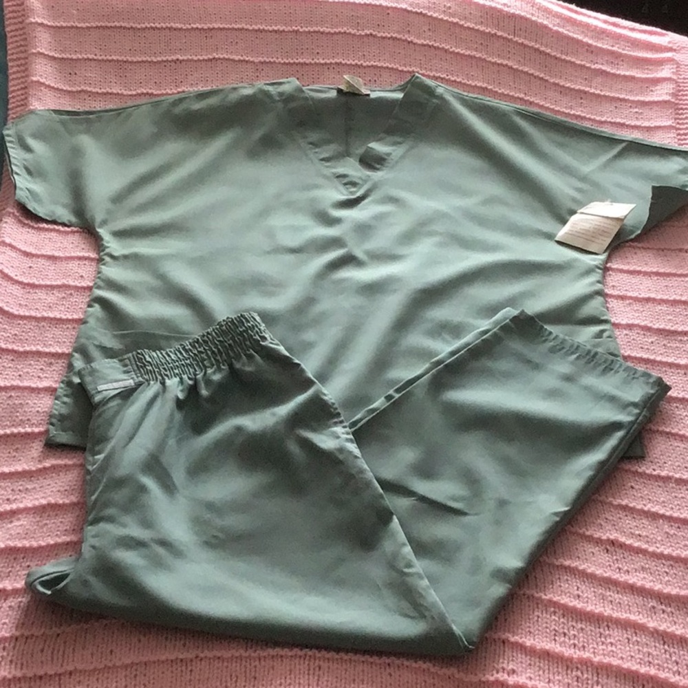 NWT Cherokee Scrub Set